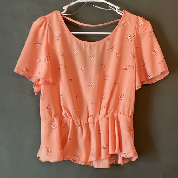 Love Tree - NWT Papaya Flutter Sleeve Crop Top - Picture 2 of 6
